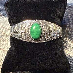 Western Silver-Tone Cuff Bracelet – Faux Turquoise & Embossed Crosses